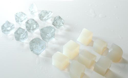 WarmDraft "Warm_Draft" cubes, blocks of 3% low acyl gellan gel, next to Kold-Draft cubes