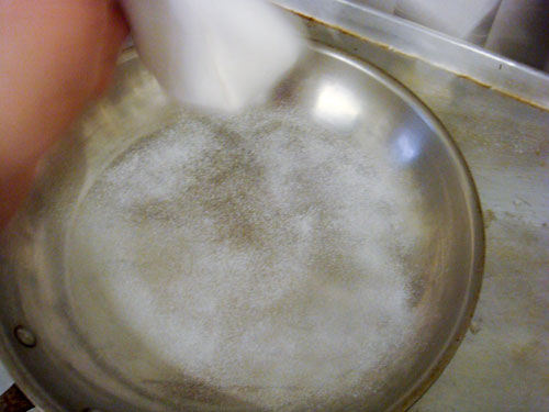 Sprinkling_Flour